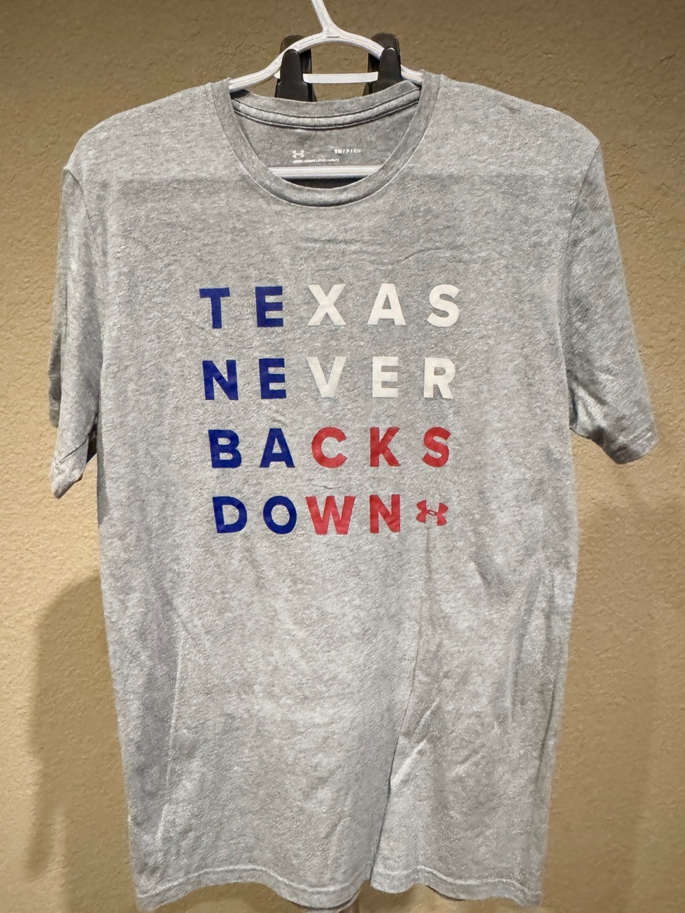 Under Armour Gray Short-Sleeve 'Texas Never Backs Down' Graphic Tee